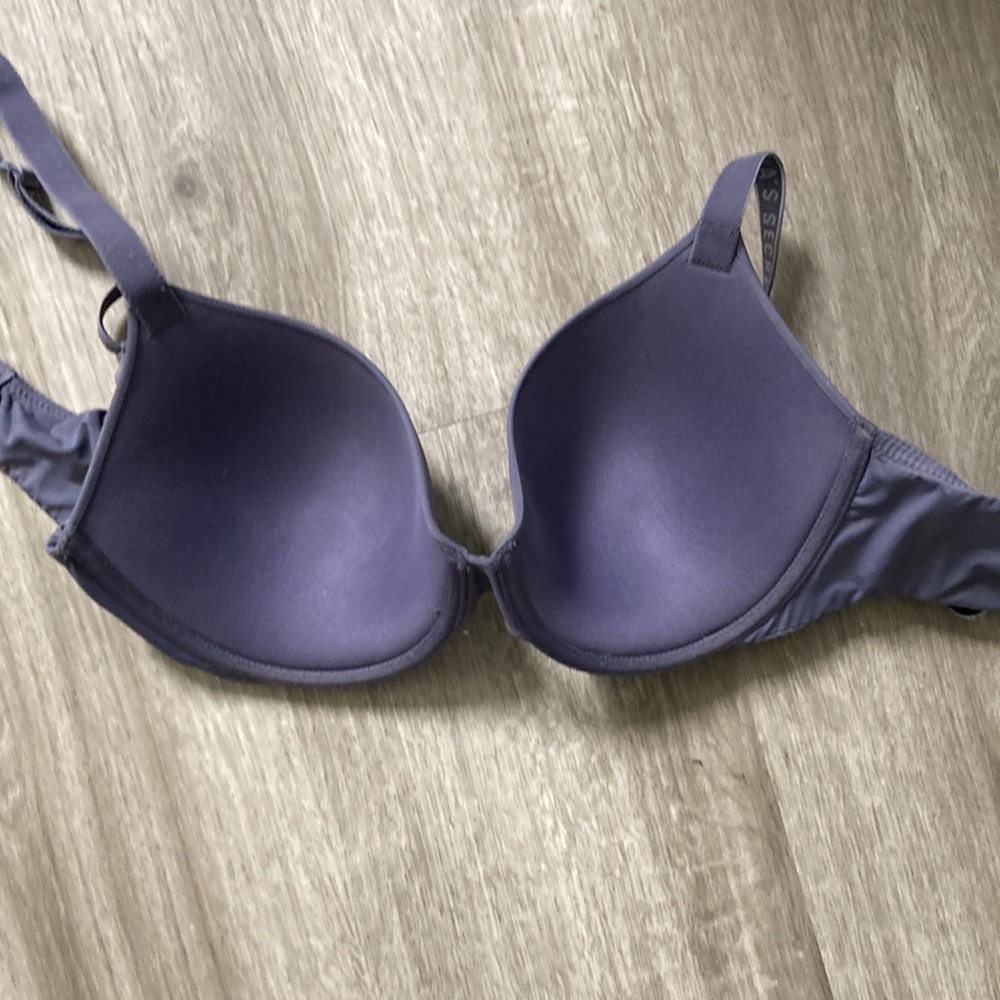 Victoria Secret Bra - Picture 5 of 6